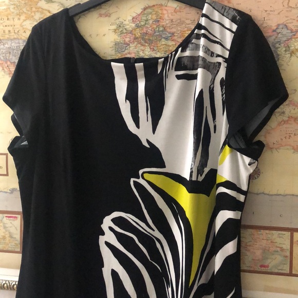 Size 6 only. 👗 - Picture 4 of 5